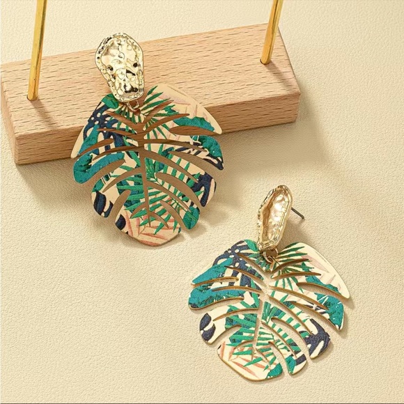 14K GOLD plated green and gold leaf vacation drop earrings new with tags NWT - Picture 6 of 6